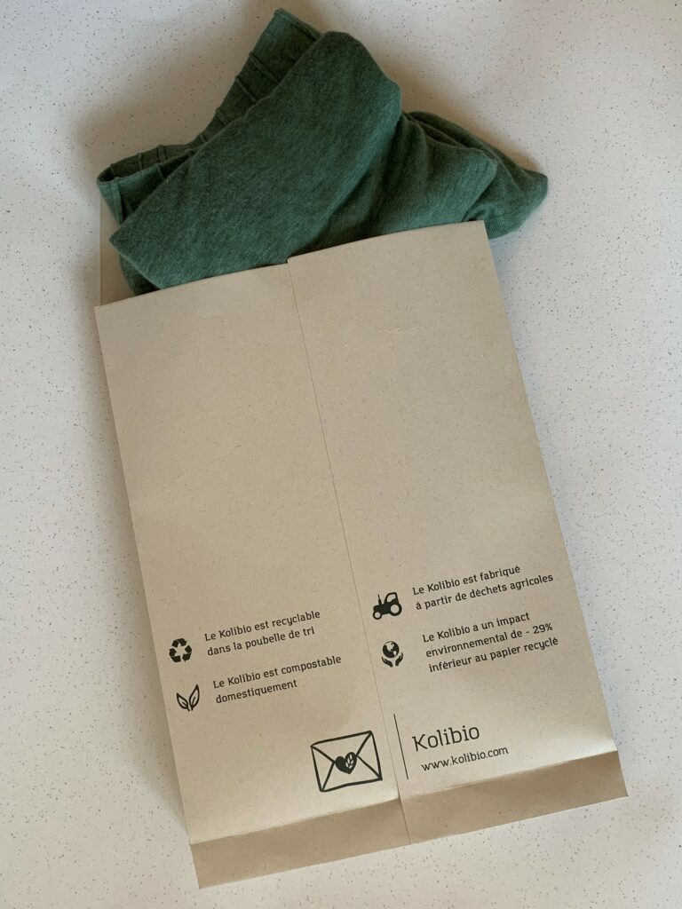 Enveloppe Kolibio à plat avec article vert